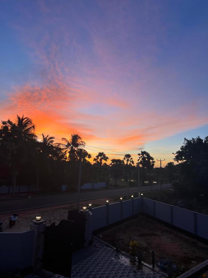 Sunset Chalet Mullaittivu Exterior photo